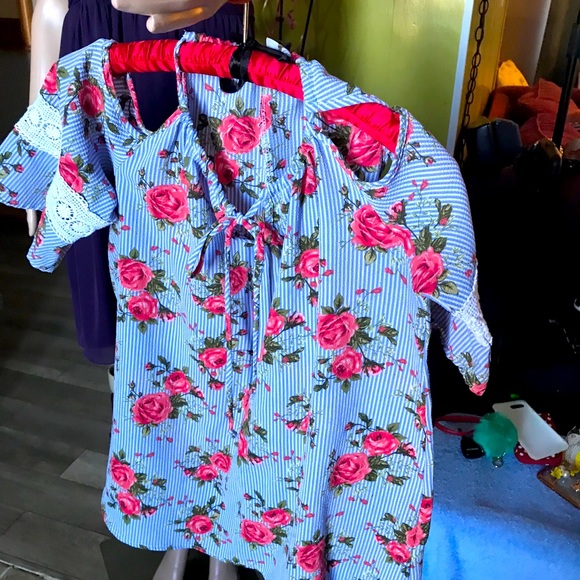 Clothes - Picture 2 of 3